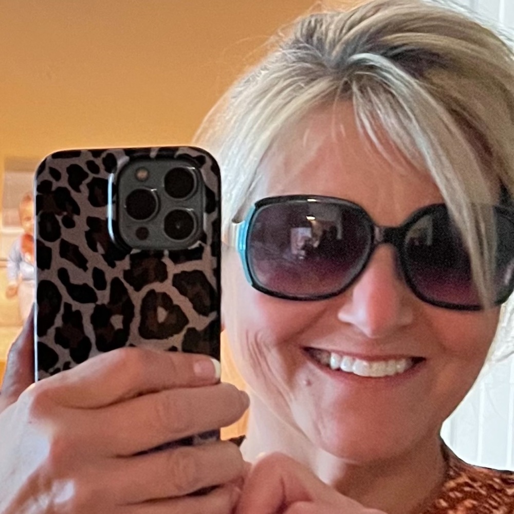 Meet your Posher, Robyn Marie